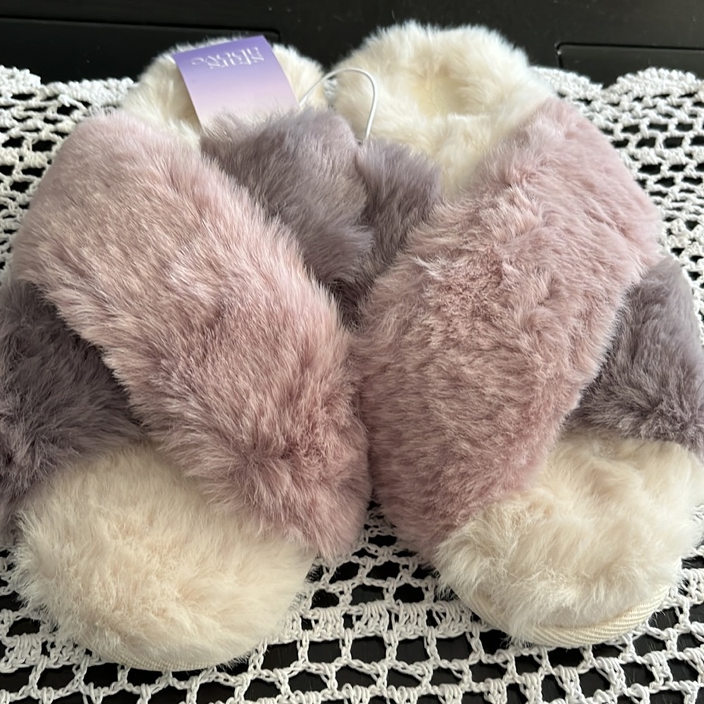 Stars above lavender/ Paris soft fluffy slippers.  Size XL 11/12 - Picture 2 of 7